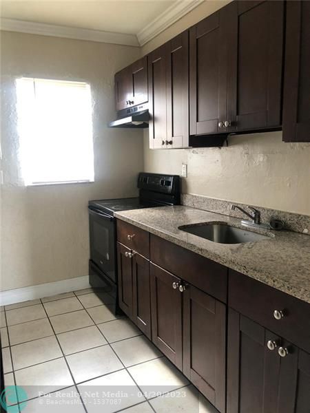 736 NW 14th Ter #1 For Sale F10314838, FL
