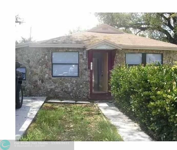 2742 NW 6th Ct  For Sale F10328312, FL
