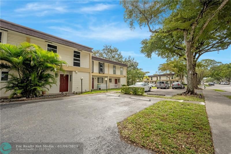 2801 N 34th Ave #16F For Sale F10338675, FL