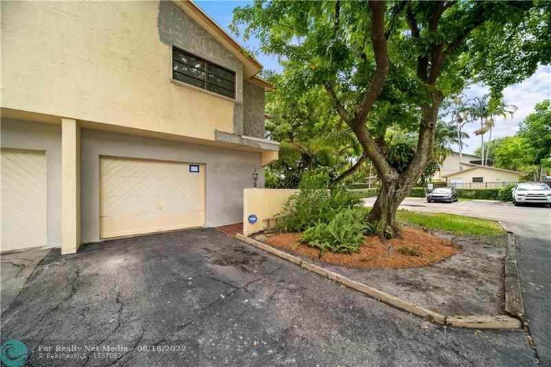 2824 N 34th Ave #7 For Sale F10339138, FL