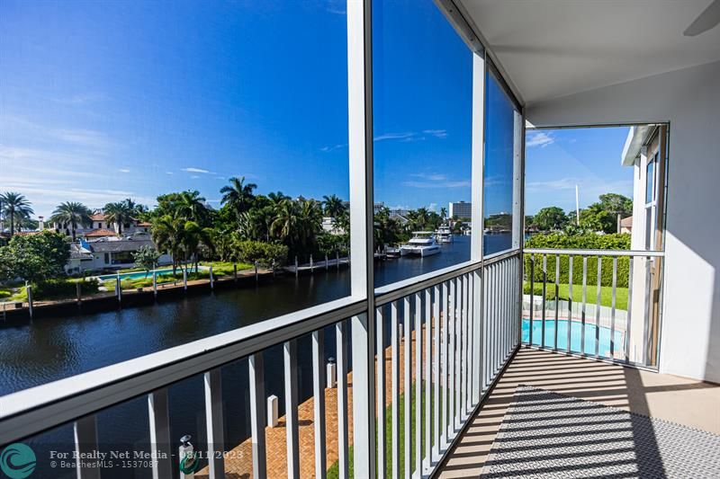 1332  Bayview Dr #302 For Sale F10393194, FL
