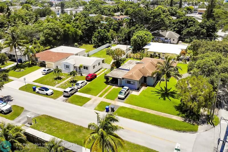 433 N 26th Ave  For Sale F10393880, FL