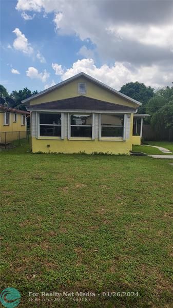 5740  Lincoln St  For Sale F10394677, FL