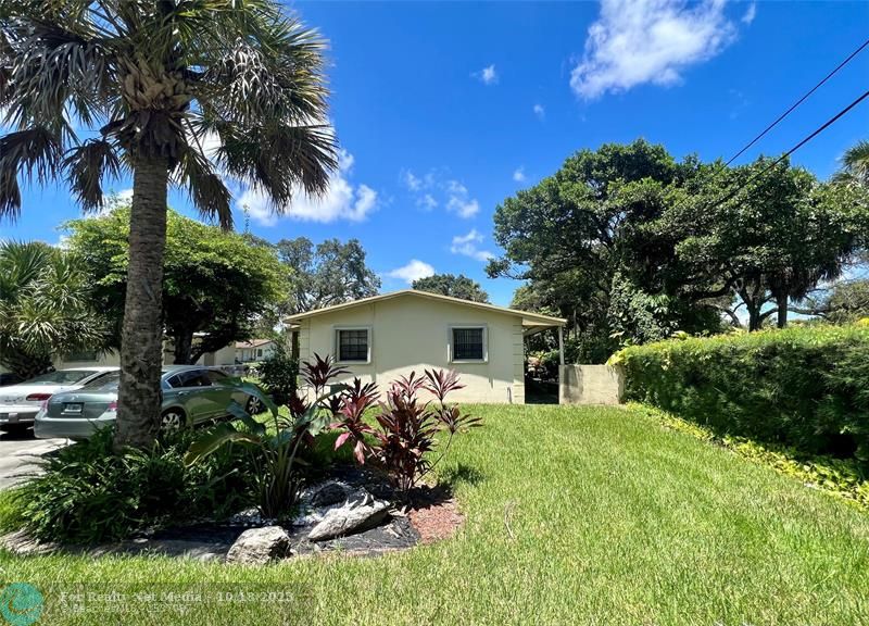 2911 NW 11th St  For Sale F10403305, FL