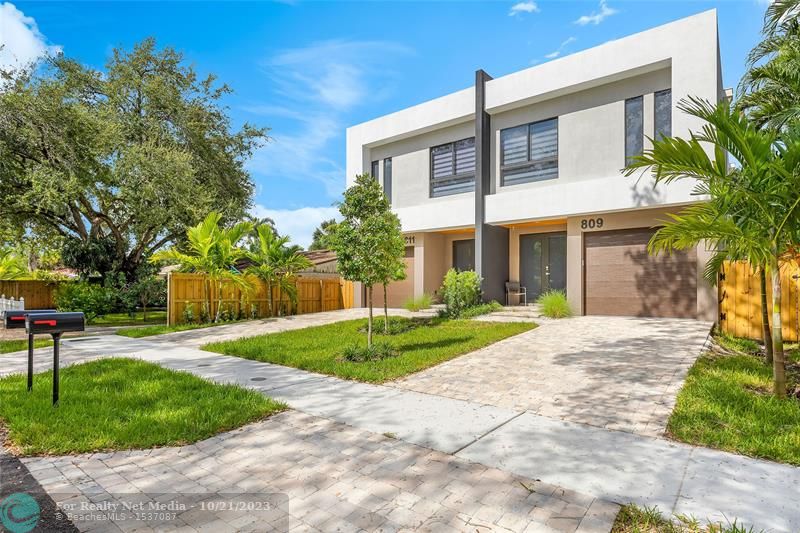 811 SW 10th Terrace  For Sale F10405652, FL