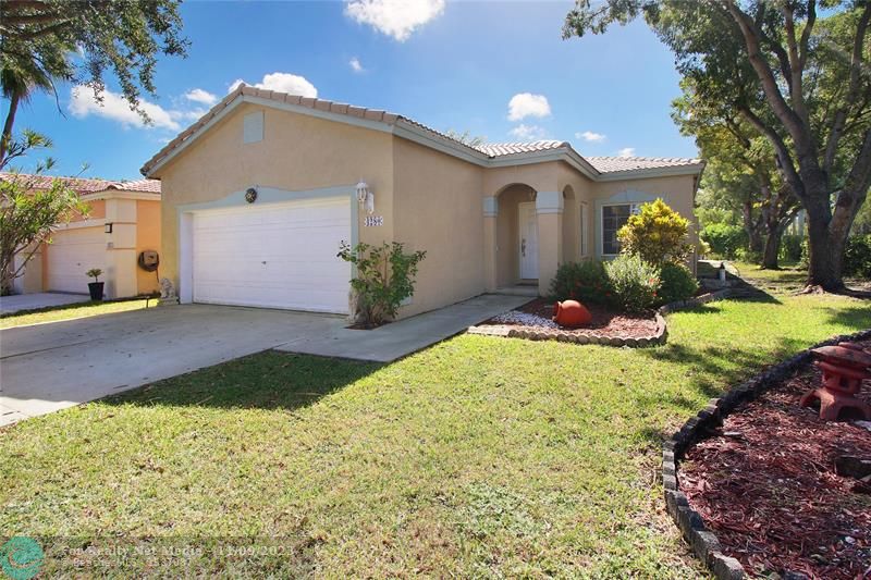 4280 SW 11th St  For Sale F10408702, FL
