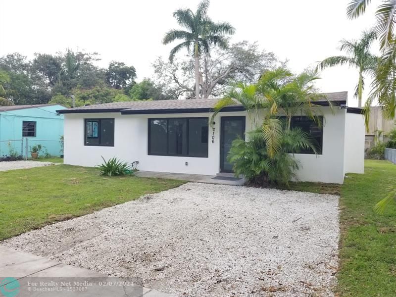 2106 N 28th Ave  For Sale F10422644, FL