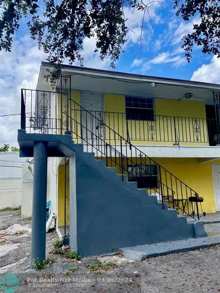 113 NW 27th Ave #4 For Sale F10422715, FL