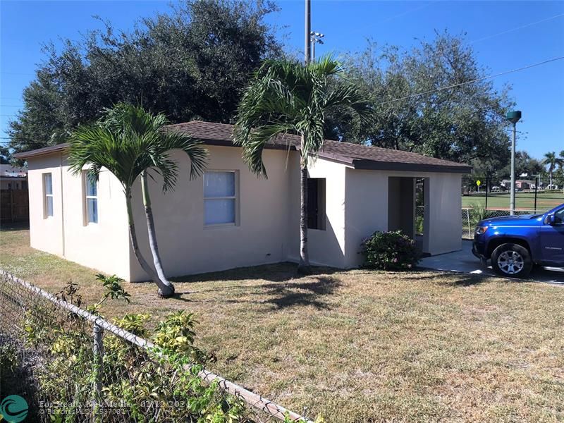 841 NW 15th Ter  For Sale F10422932, FL
