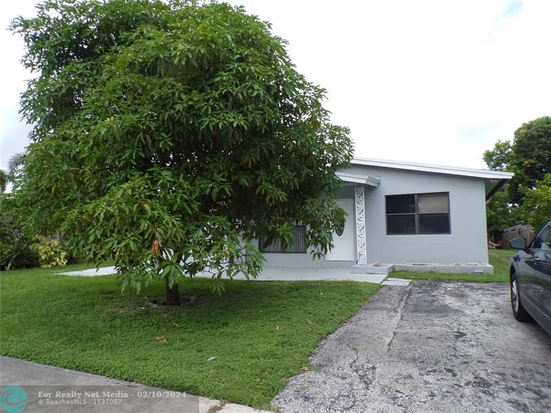 2725 SW 9th St #2 For Sale F10423124, FL