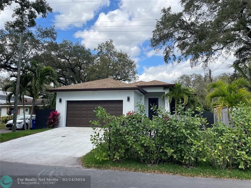 1533 SW 32nd St  For Sale F10423960, FL