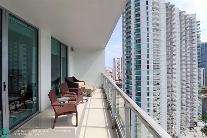 90 SW 3rd St #2802 For Sale F10427035, FL