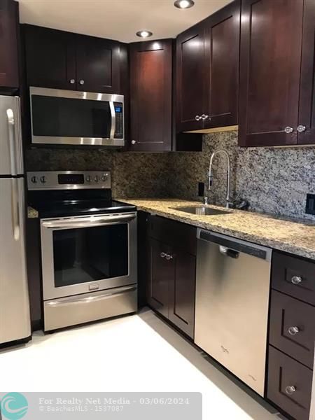 21  Dorset A  For Sale F10427382, FL