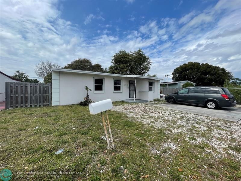 1209 NW 9th Ave  For Sale F10428652, FL