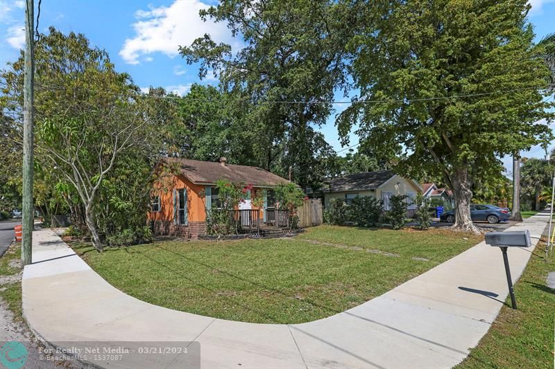 1871 SW 22nd St  For Sale F10430147, FL