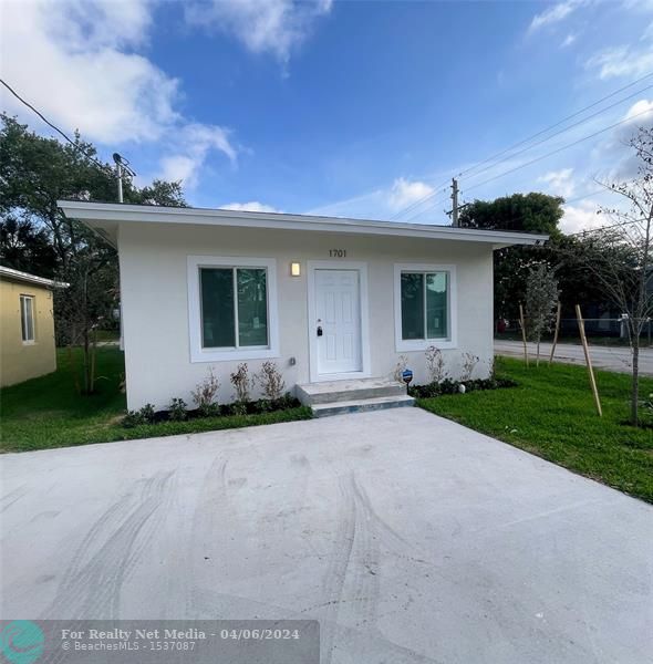 1701 NW 9th St  For Sale F10432195, FL
