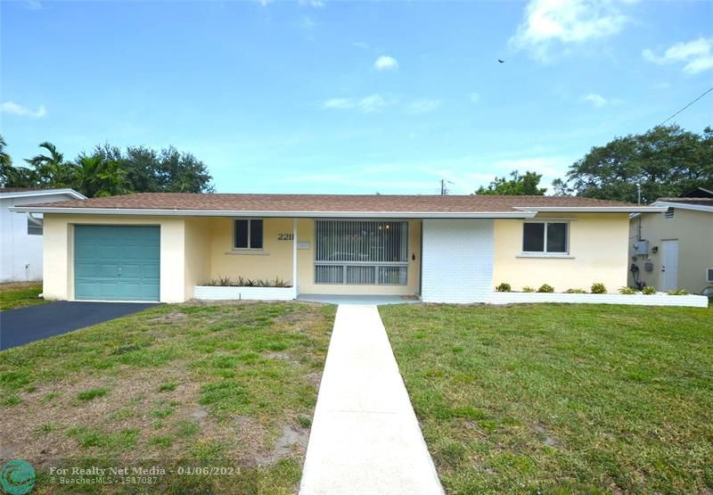 2211 N 37th Ave  For Sale F10432348, FL