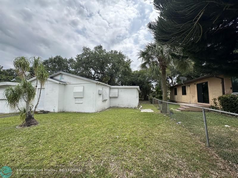 2850 NW 7th St  For Sale F10433386, FL