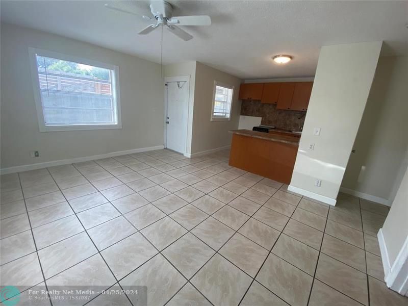 240 SW 23rd St #4 For Sale F10436341, FL