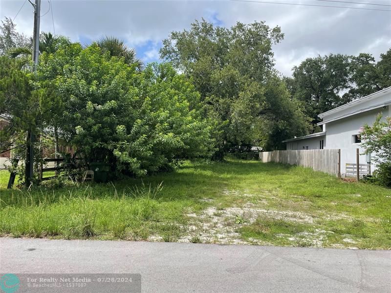 1545 SW 32nd St  For Sale F10452971, FL