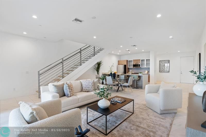 1044 NE 18th Ave #204 For Sale F10479286, FL