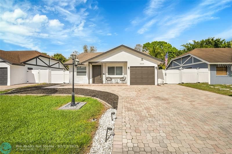 10658  Boca Entrada Blvd  For Sale F10484787, FL