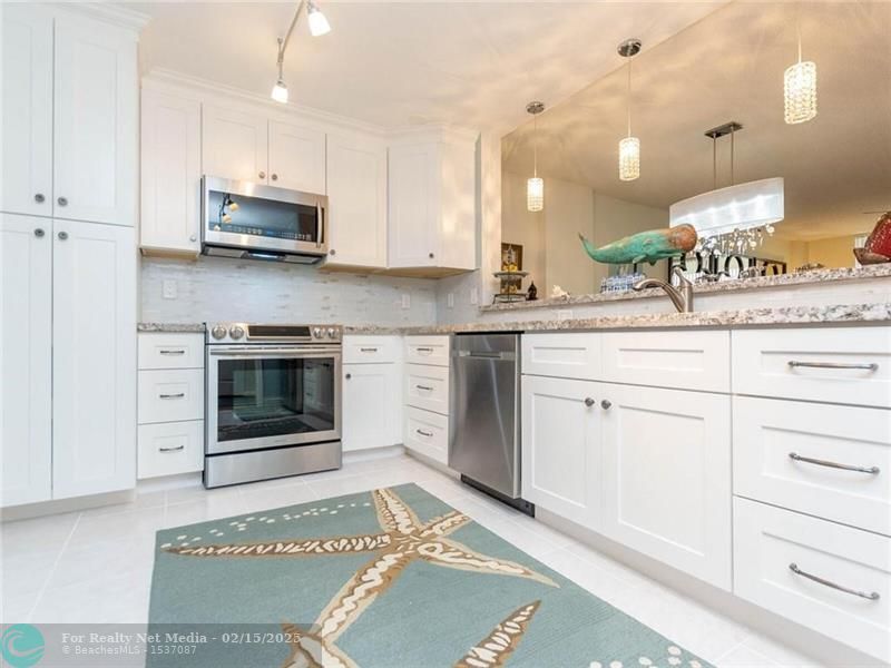 1147  Hillsboro Mile #209 For Sale F10485319, FL