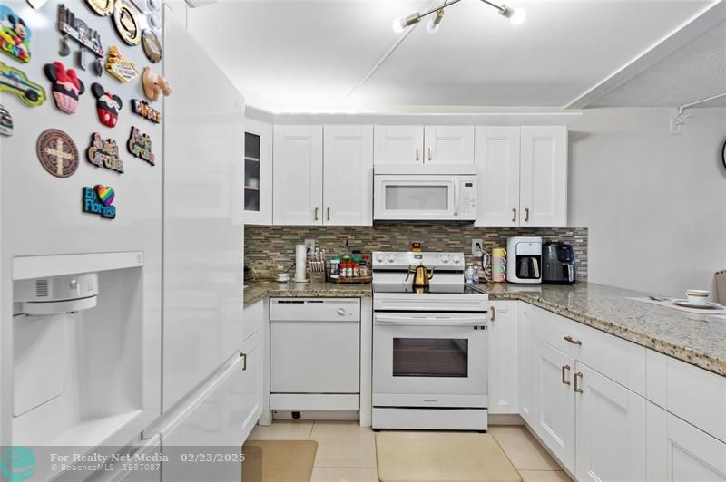 9300 SW 8th St #102 For Sale F10488126, FL