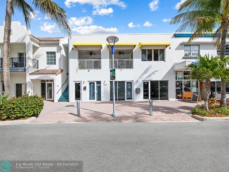 239 E Commercial Blvd #102 For Sale F10494026, FL