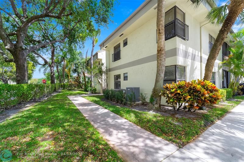 2860  Carambola Cir #2051 For Sale F10495039, FL