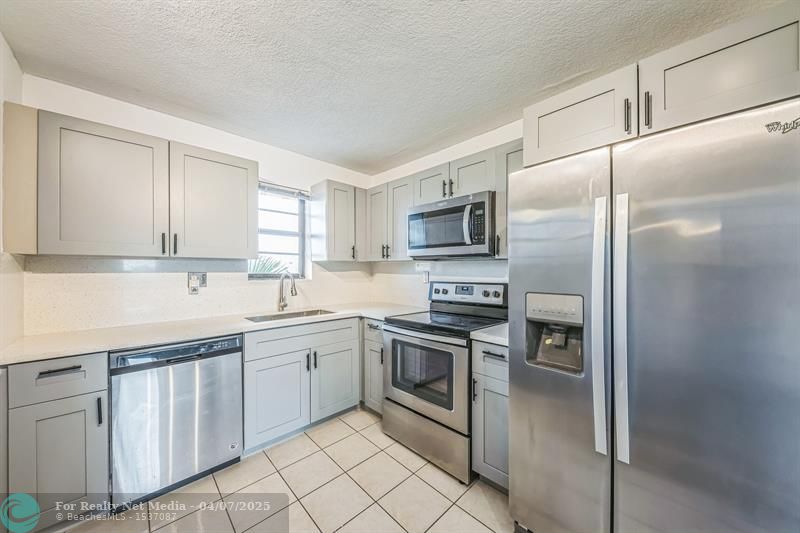 9370 SW 8th St #410 For Sale F10496700, FL
