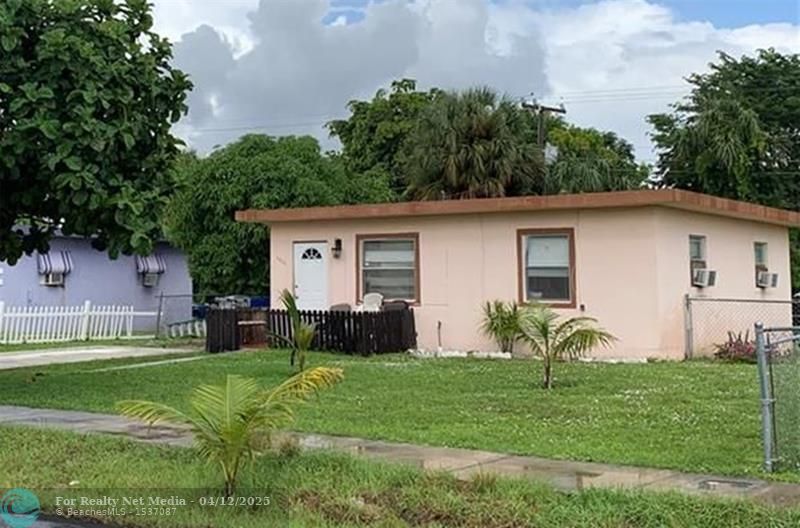 2625 NW 10th St  For Sale F10497392, FL
