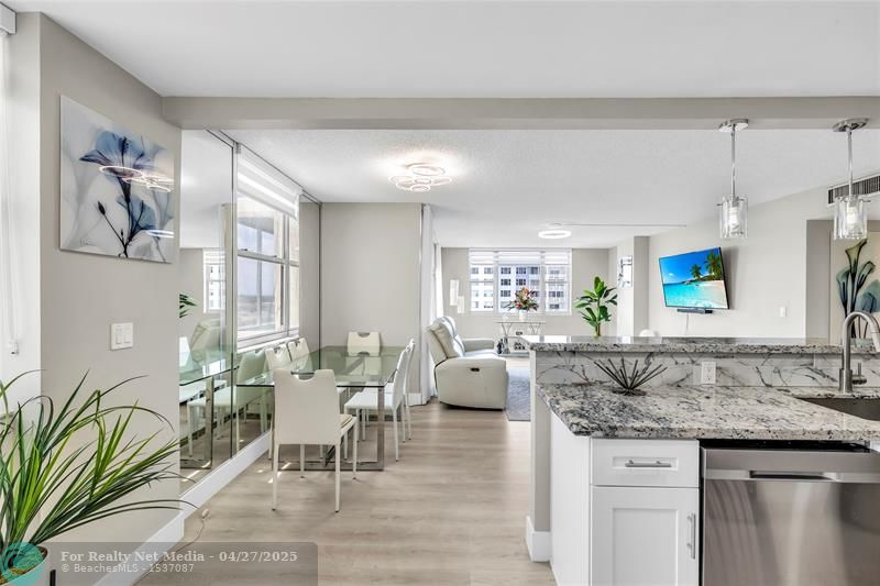 4330  hillcrest dr #810 For Sale F10500174, FL