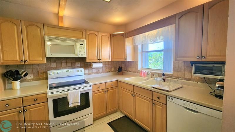 700 SE 6th Ave #302 For Sale F10502906, FL