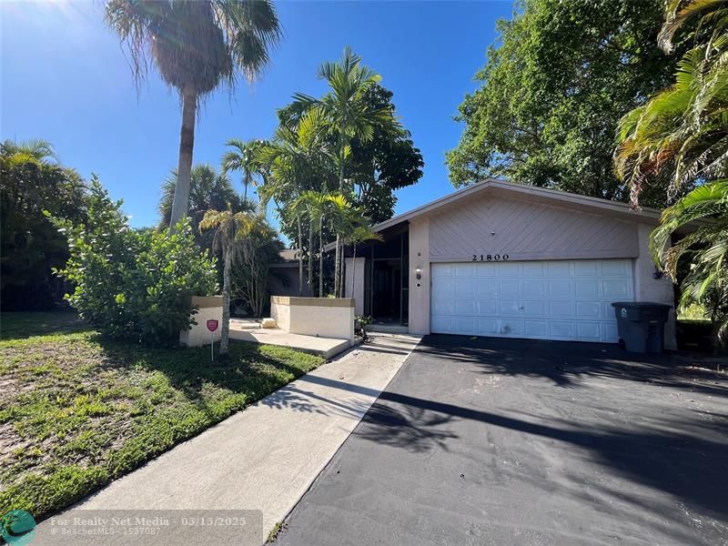 21800  Little Bear Ln  For Sale F10503360, FL